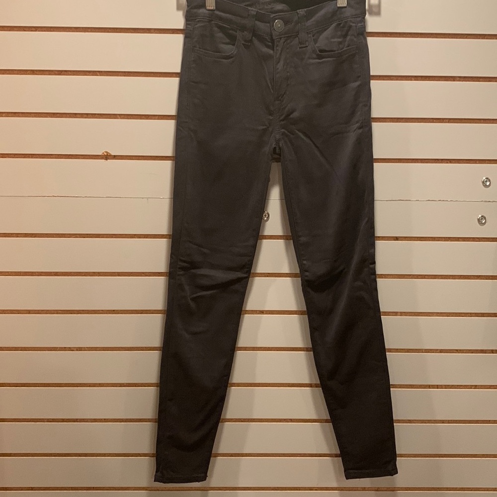 American Eagle Black stretch pants. Size 000. excellent condition no fading.